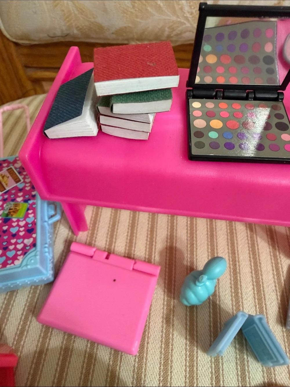 Barbie and doll house accessories (random)